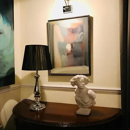 Comfort - 4 Bdr Apartment, Artfully Designed Lejlighed Gzira