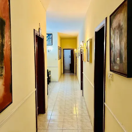 Comfort - 4 Bdr Apartment, Artfully Designed