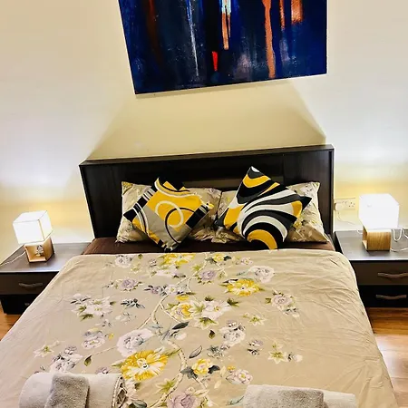 Comfort - 4 Bdr Apartment, Artfully Designed * グジラ