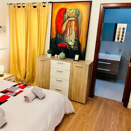 Comfort - 4 Bdr Apartment, Artfully Designed Apartment Gzira