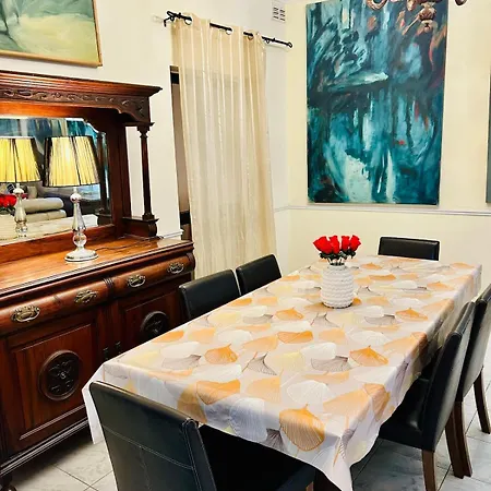 Comfort - 4 Bdr Apartment, Artfully Designed