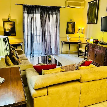 Comfort - 4 Bdr Apartment, Artfully Designed Lejlighed *