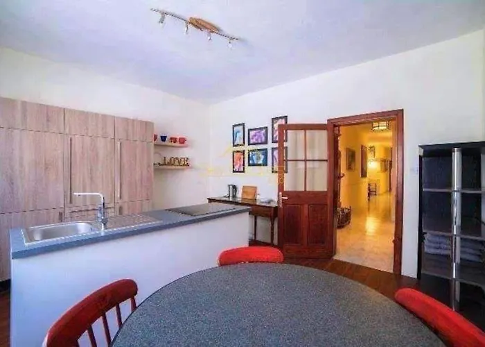 아파트 Comfort - 4 Bdr Apartment, Artfully Designed *