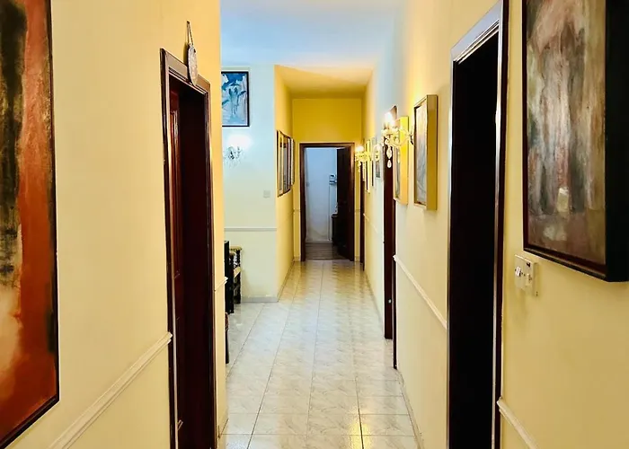 Comfort - 4 Bdr Apartment, Artfully Designed