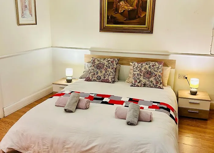 아파트 Comfort - 4 Bdr Apartment, Artfully Designed *