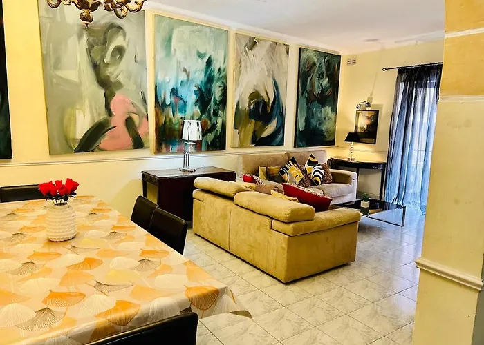 Comfort - 4 Bdr Apartment, Artfully Designed *